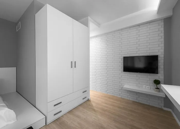 Denizen And Apartments, Nilie Hospitality Mgmt *